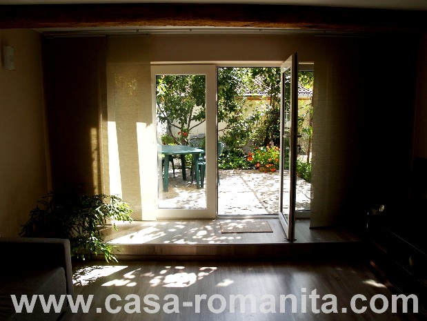 Aici puteti vedea curtea pensiunii Casa-Romanita II din Romania.