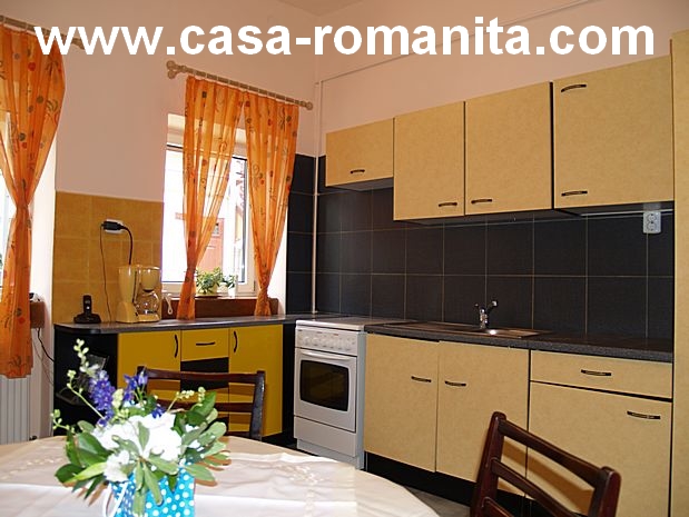 Die Küche vom Ferienhaus Casa Romanita I in Brasov In Ihrem Urlaub versäumen Sie nicht die traditionelle rumänische Küche. Rumänien ist berühmt für seine ursprüngliche Gastfreundschaft.